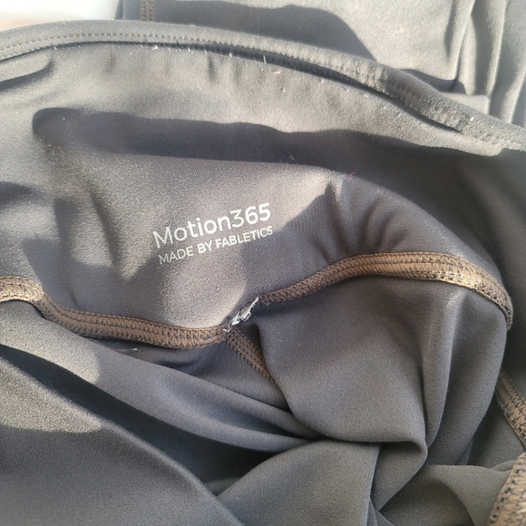 3 peice fabletics black sports bras grey leggings - Picture 7 of 7